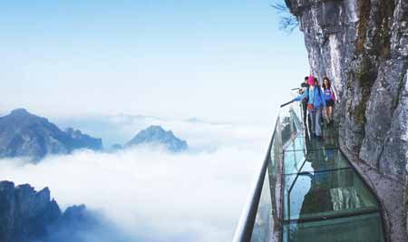 長沙出發(fā)到張家界玻璃橋云天渡、森林公園、天門山玻璃棧道往返4天3晚游