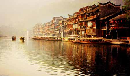 張家界國(guó)家森林公園、袁家界、天子山、大峽谷、玻璃橋、鳳凰古城兩晚三日游